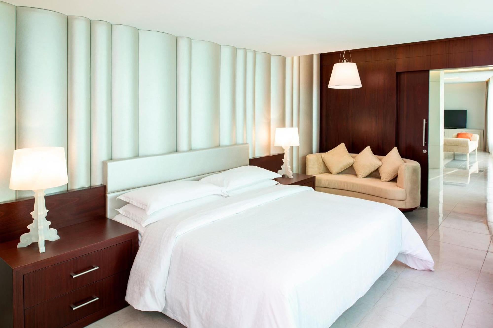 Отель Four Points By Sheraton 5*