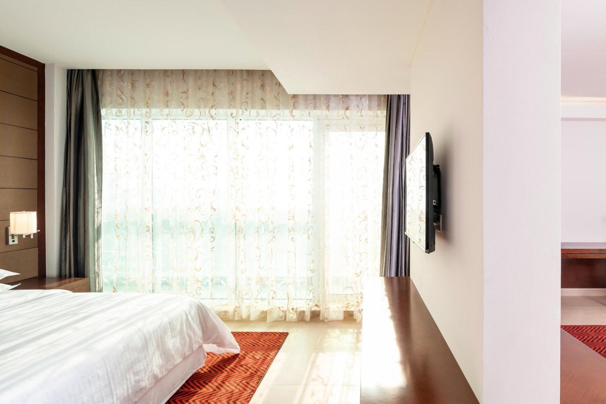 Four Points By Sheraton 5* Шарджа